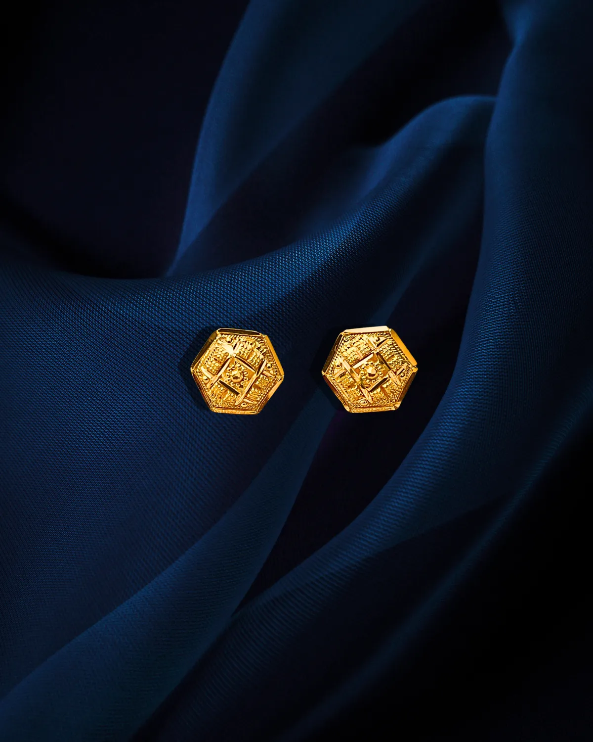 22 KT Gold Designer Hexagon Pendant Set (D108)