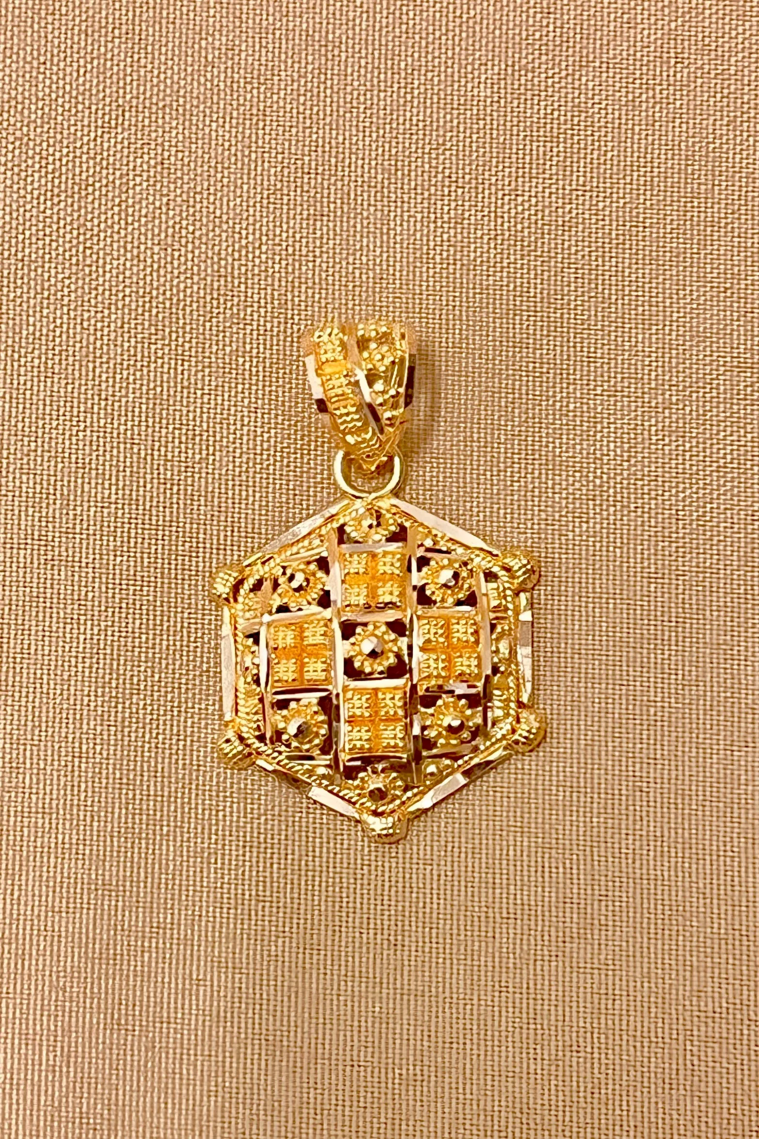 22 KT Gold Designer Hexagon Pendant Set (D108)