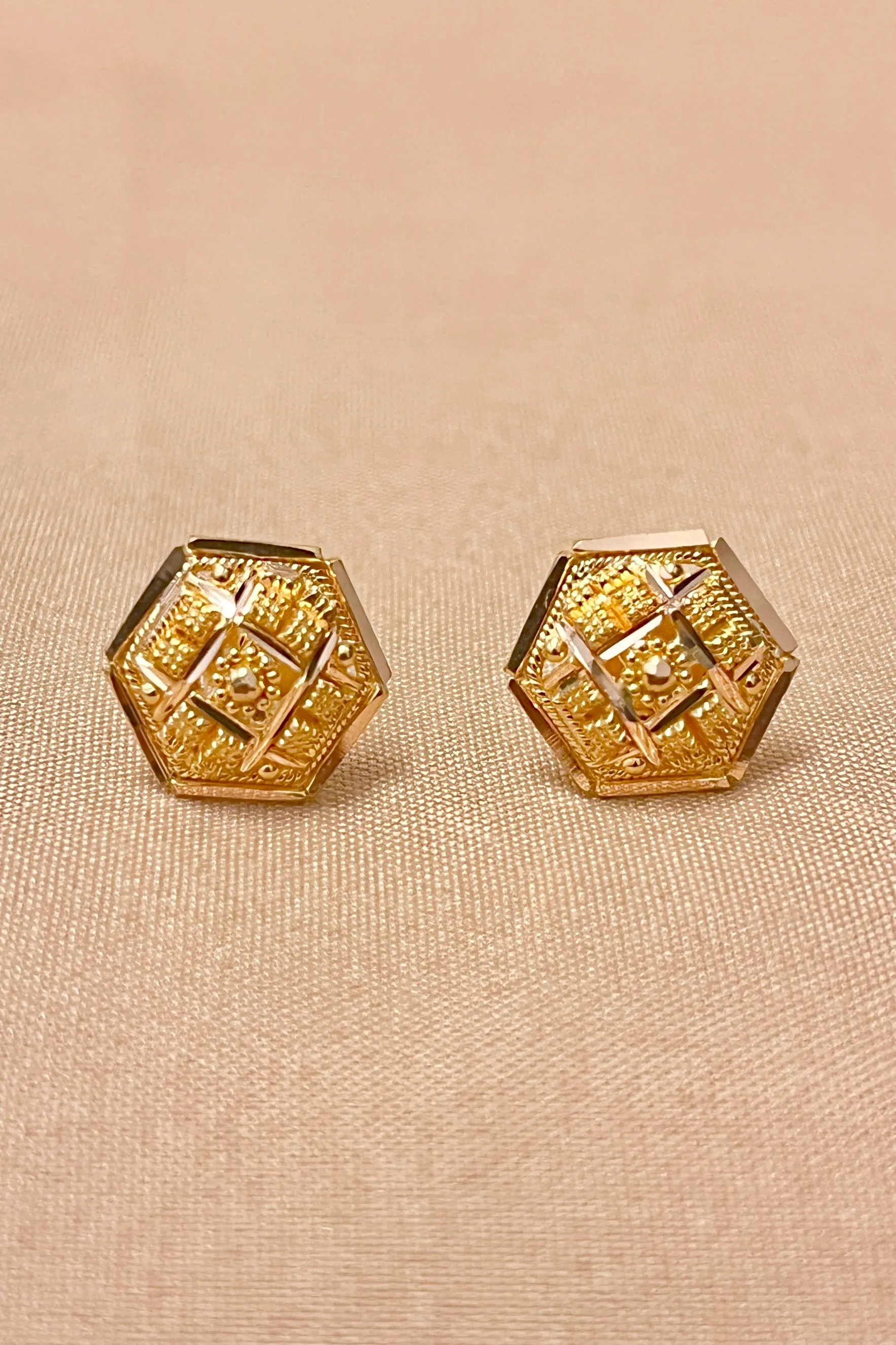22 KT Gold Designer Hexagon Pendant Set (D108)