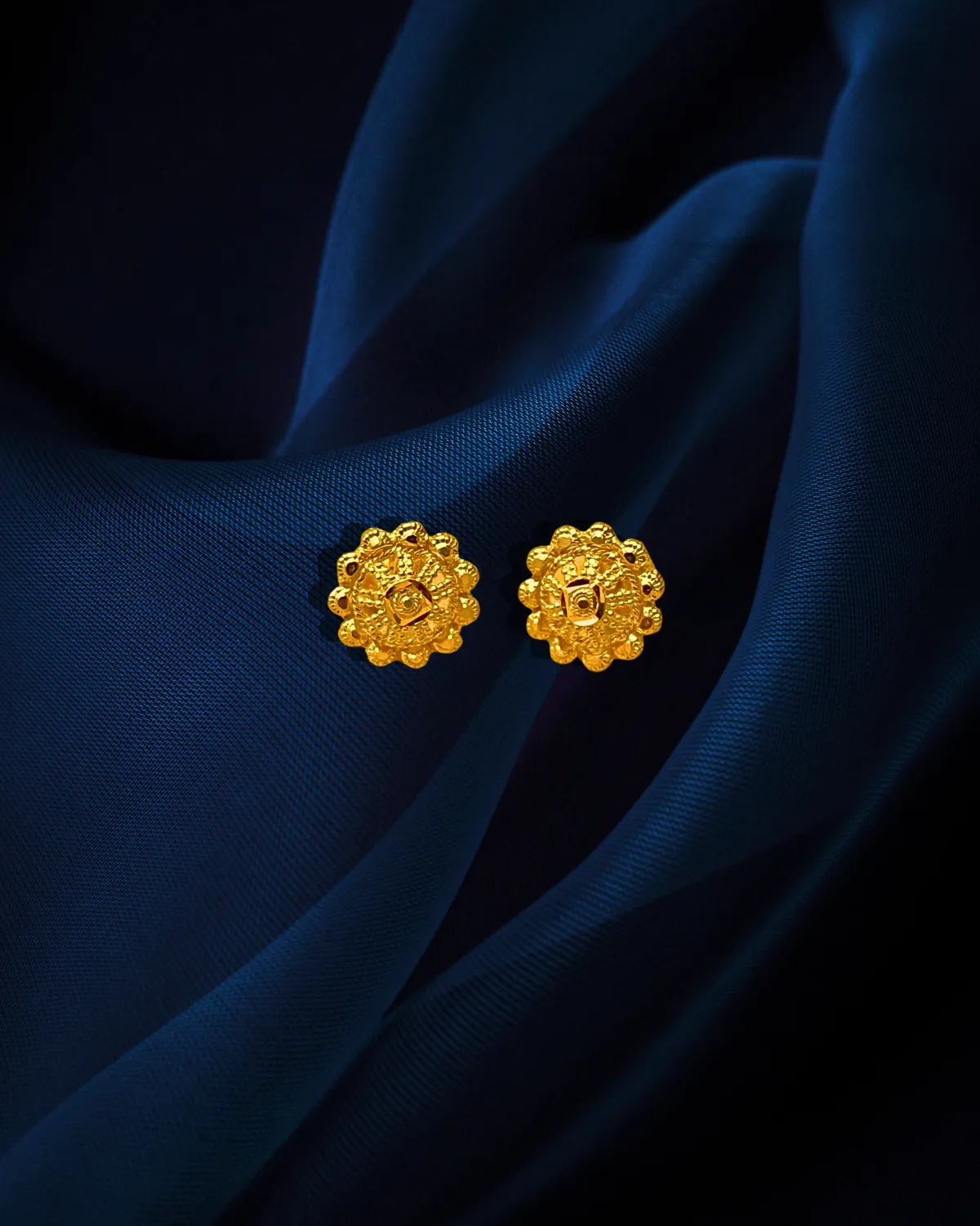 22 KT Gold Traditional Round Pendant Set (D112)
