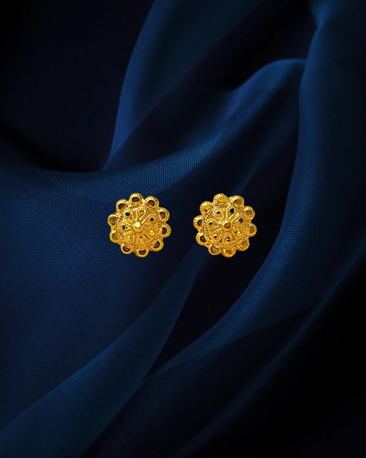 22 KT Gold Traditional Round Pendant Set (D114)