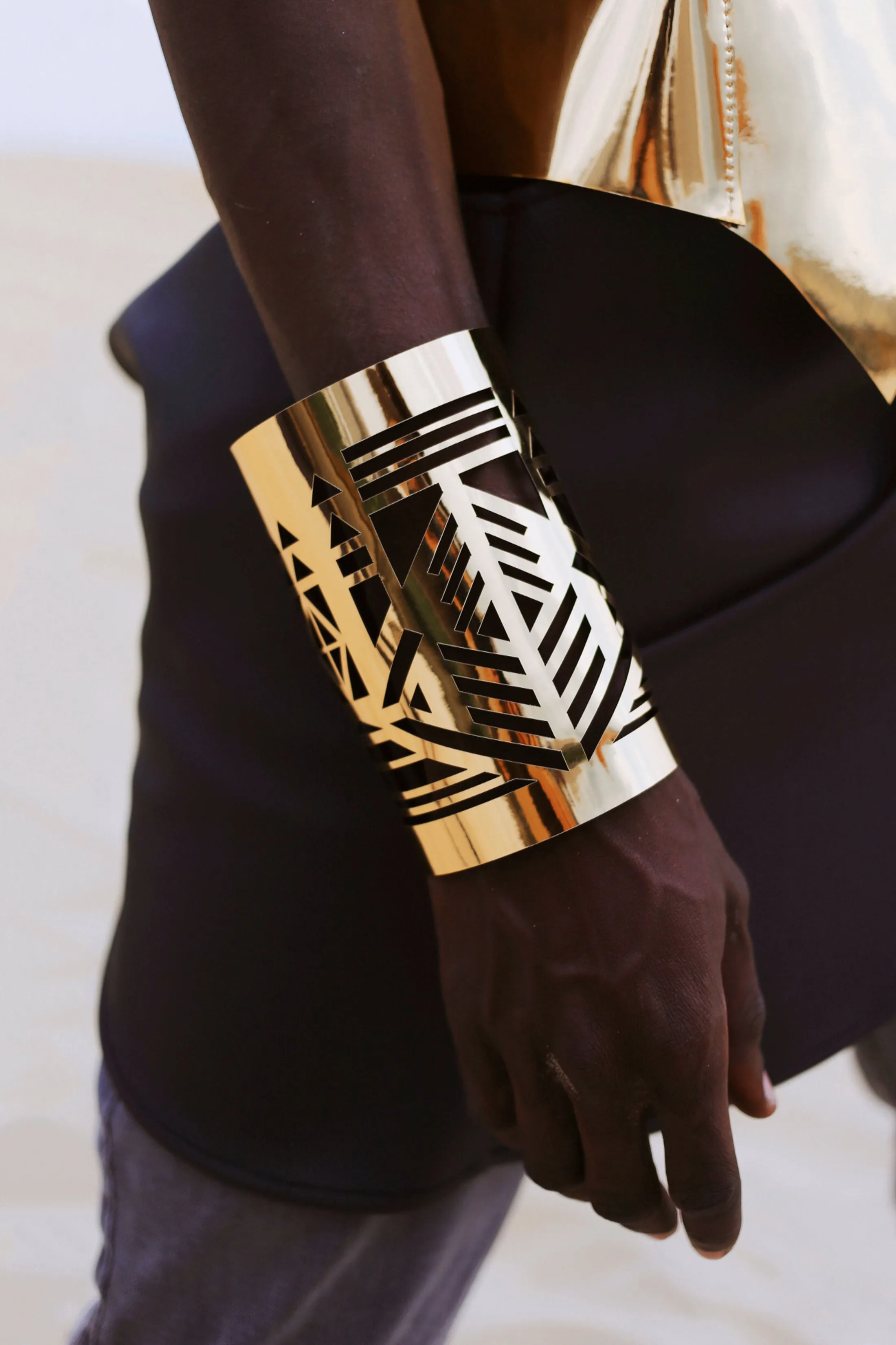 Carved bracelets made of mirror leather for men / SILVER