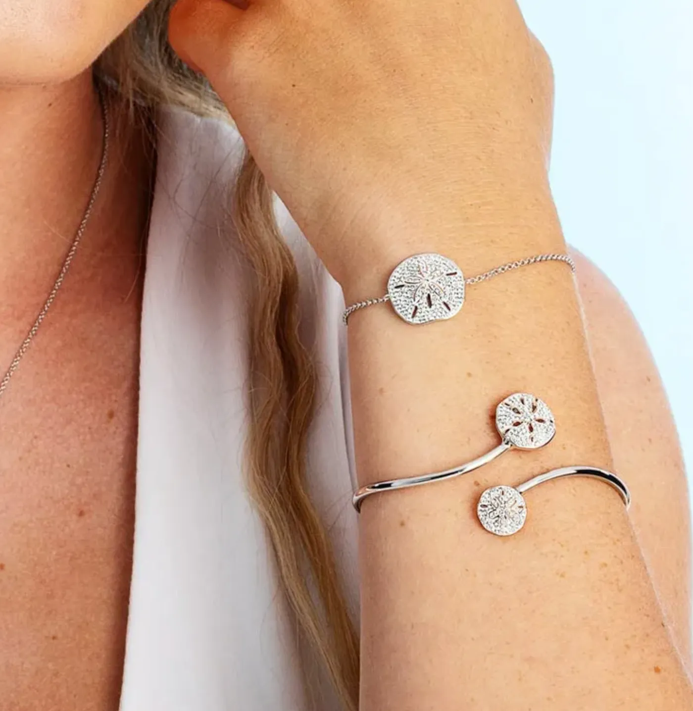 Ocean SS Crystal Sand Dollar By Pass Bangle
