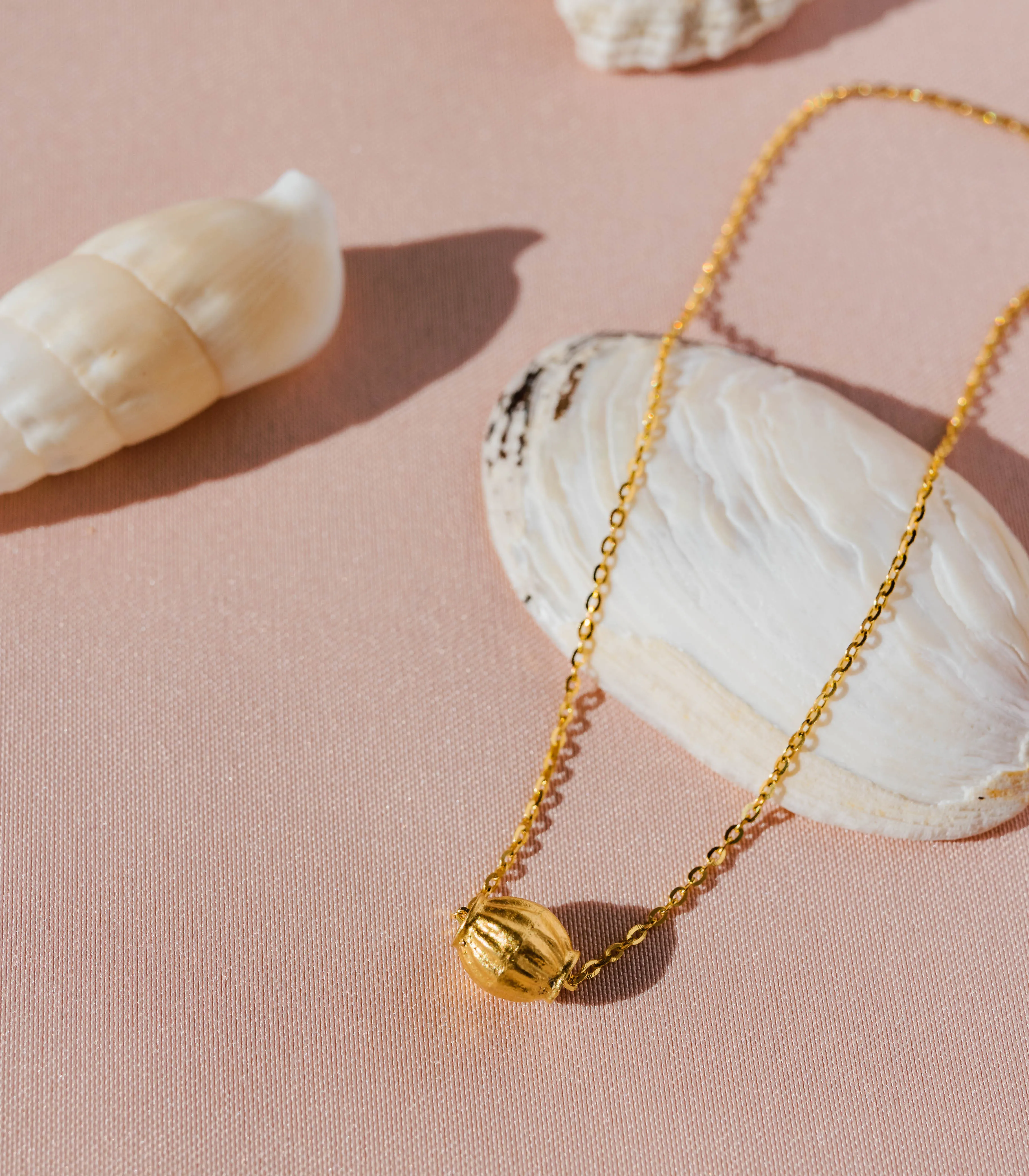 The Daligan Minimalist Chain Pendant Necklace In Gold Filigree