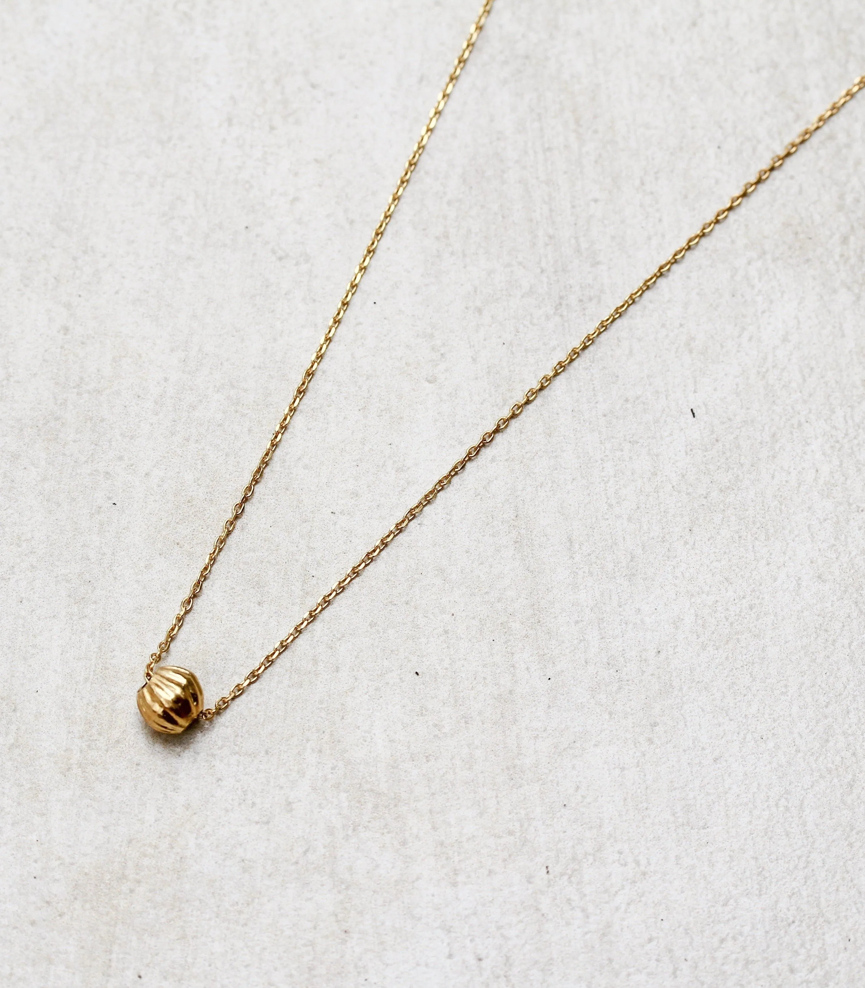 The Daligan Minimalist Chain Pendant Necklace In Gold Filigree